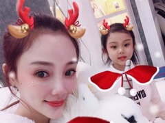 李小璐甜馨母女俩卖萌自拍 扮小鹿粉嫩可爱