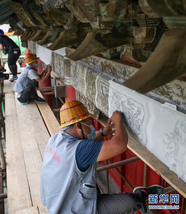 沈阳故宫：修复古建筑油饰彩画