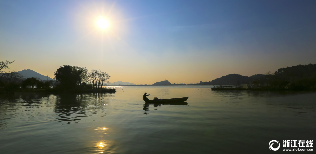 宁波：东钱湖美景 群山环抱风光旖旎