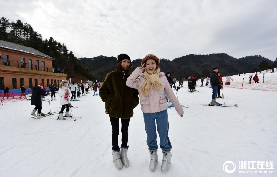 临安大明山滑雪场开门迎客