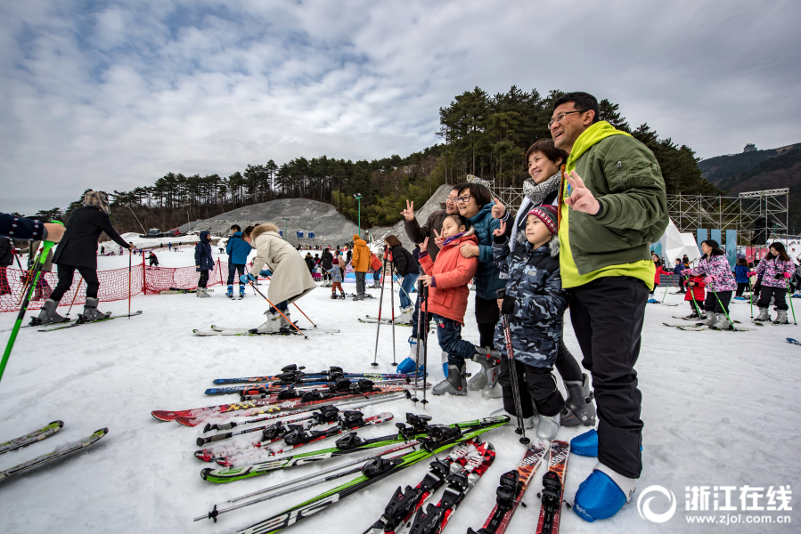 临安大明山滑雪场开门迎客