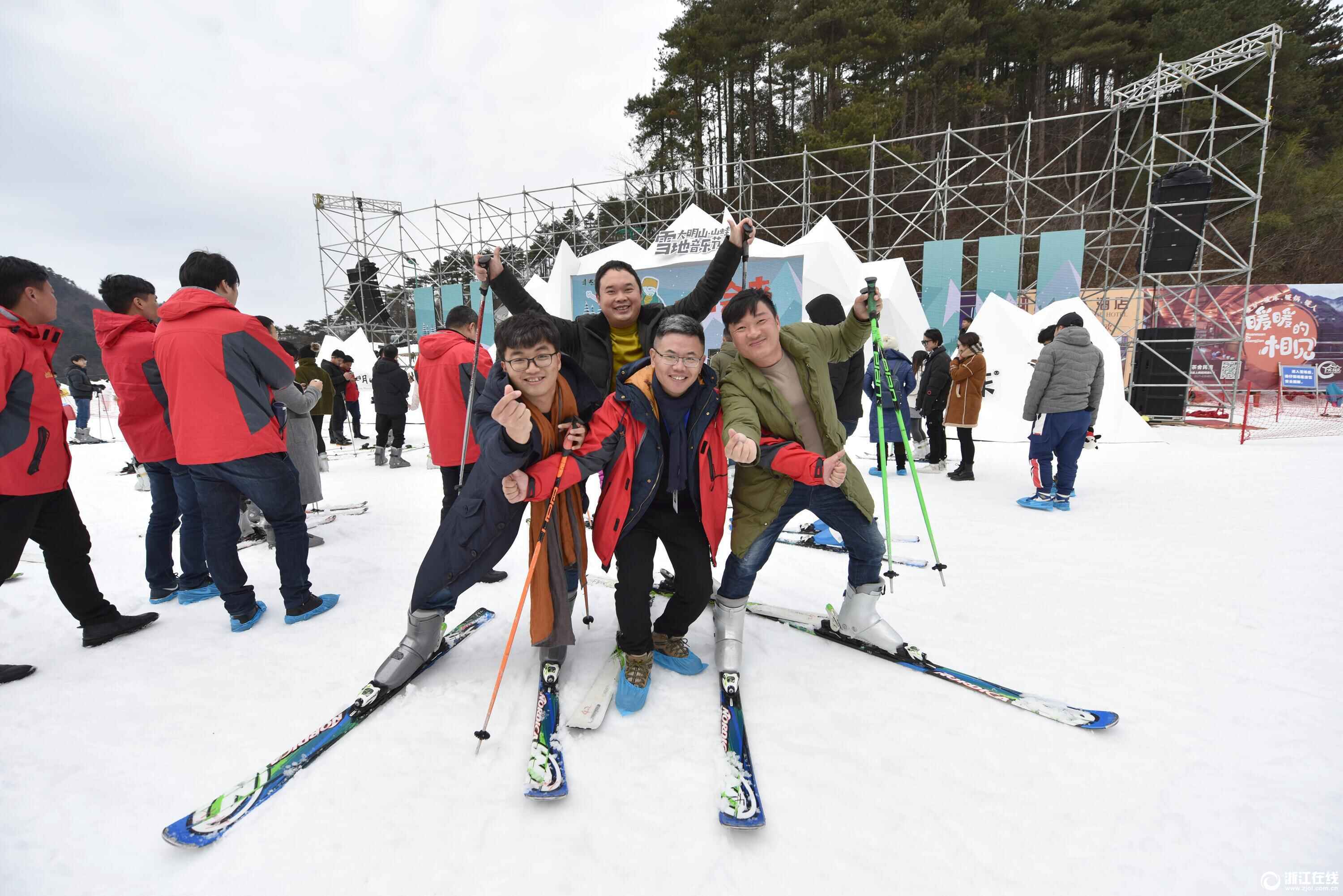 临安大明山滑雪场开门迎客