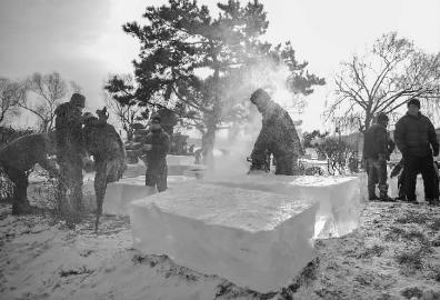 【社会民生（图）】南湖公园的雪雕、冰雕已经开工