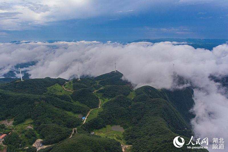 湖北保康：醉美荆山之巅 云雾云海如仙境