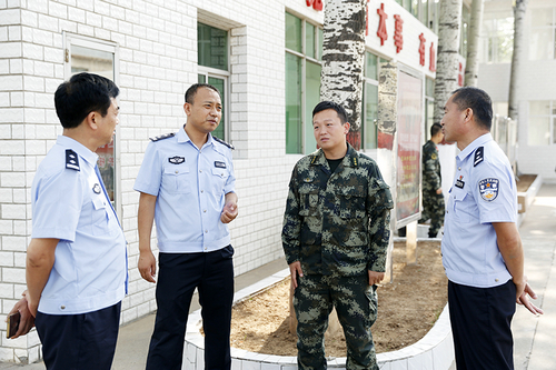 【河南供稿】三门峡市义马公安看望慰问武警官兵