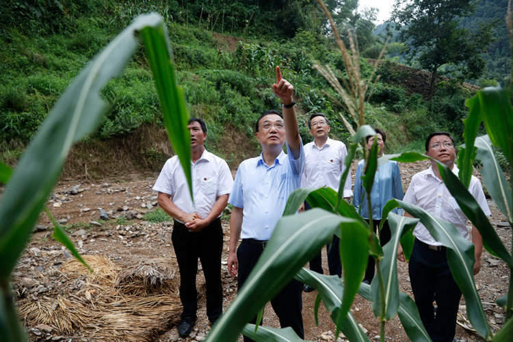 （头条）李克强在贵州铜仁大山深处走访看望受灾贫困户