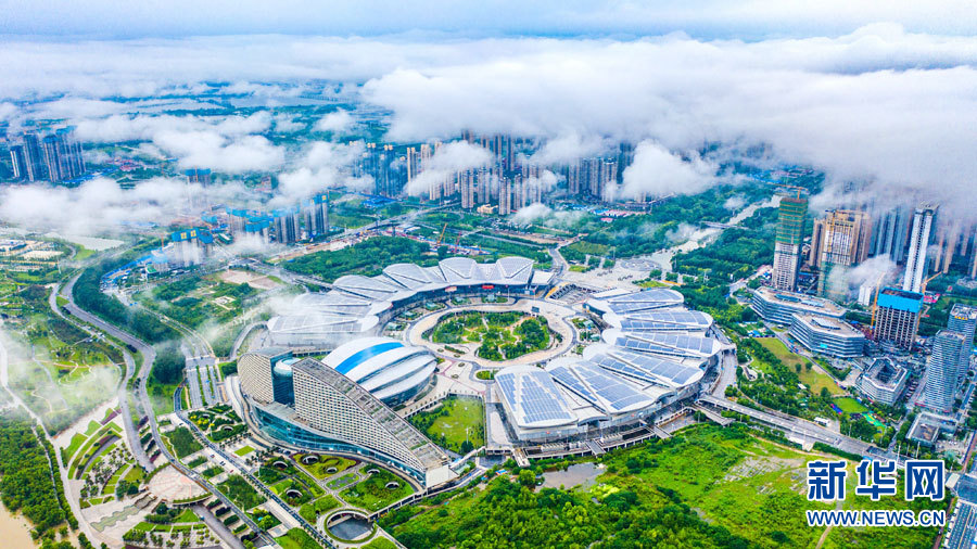 雨后江城 云海涌动唯美壮观