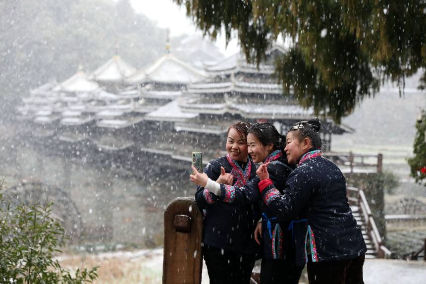 广西三江：侗寨雪景美如画