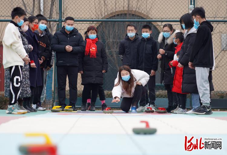 河北内丘：冬奥会带火冰雪运动