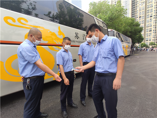 （B 教育列表 三吴大地苏州 移动版）旅游集团多措并举保安全 护送高考学子奔赴考场