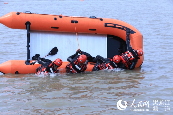 黑龙江省进入主汛期强对流天气多发 森林消防开展水域训练提高救援能力