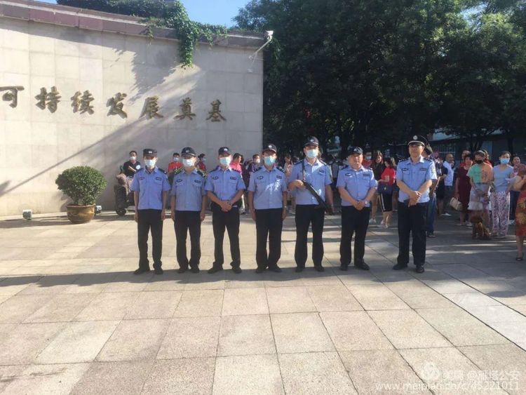 西安雁塔警方 130名民警分赴9个考点护航高考