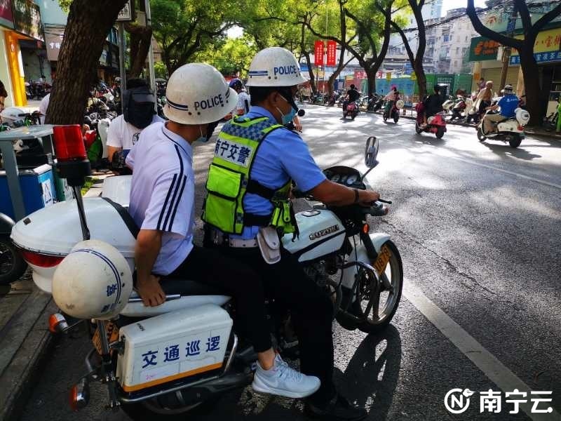 高考首日，南宁交警共接到13起高考相关求助