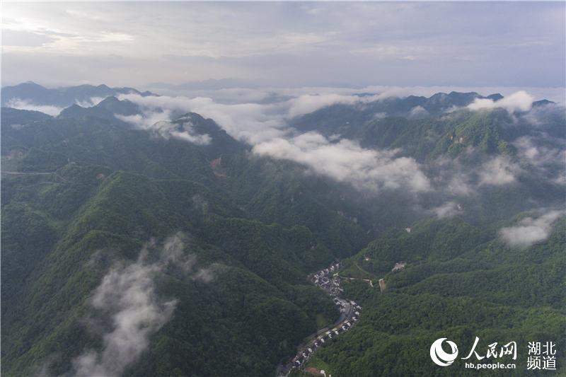 湖北襄阳：昔日矿区变景区 山村蝶变美如画