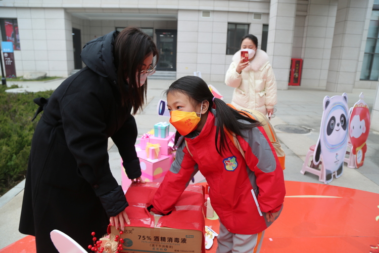 开“福袋”有惊喜 西安港务区“花式”开学喜迎学子_fororder_微信图片_20220216143421