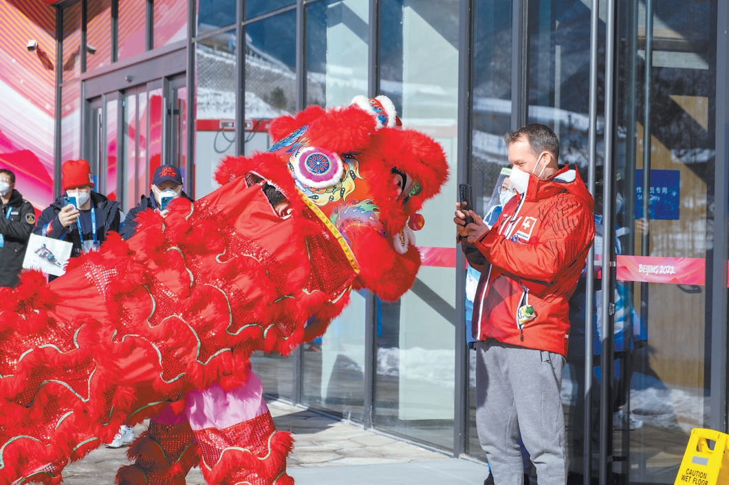 雪游龙下“火游龙”