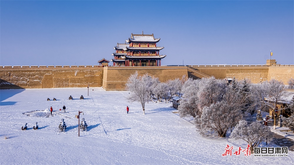 【大美甘肃+嘉峪关列表】西风漫卷塞上雪 一夜留白到戈壁 快看，雪后的嘉峪关有多美！