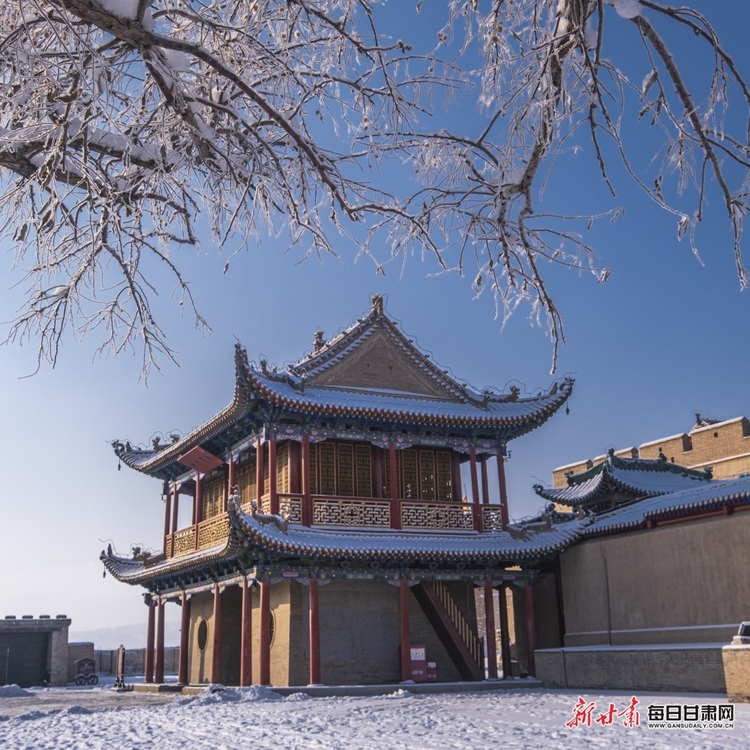 【大美甘肃+嘉峪关列表】西风漫卷塞上雪 一夜留白到戈壁 快看，雪后的嘉峪关有多美！