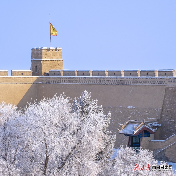 【大美甘肃+嘉峪关列表】西风漫卷塞上雪 一夜留白到戈壁 快看，雪后的嘉峪关有多美！