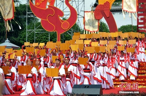 端午节到来：饮雄黄酒避五毒 民间有送瘟神仪式