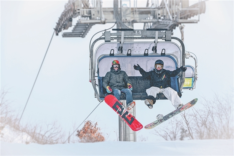 日均超千人 帽儿山高山滑雪场火爆出圈