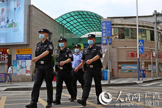 移民管理警察廖鹏：把足迹深深地印在祖国南疆