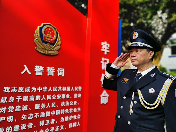 【原创】重庆高新区公安分局民警王彪：从警40年 岁月印初心_fororder_图片1