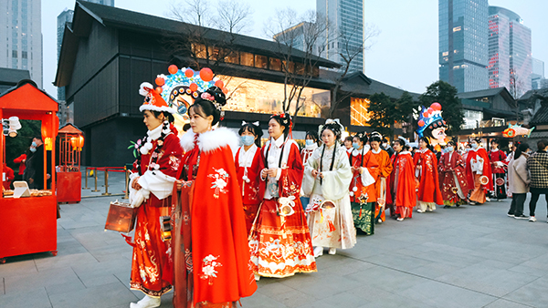 Celebrating the Lantern Festival, Chunxi Street Light Market in Jinjiang District, Chengdu Witnesses  Extrodinary Hustle and Bustle_fororder_2