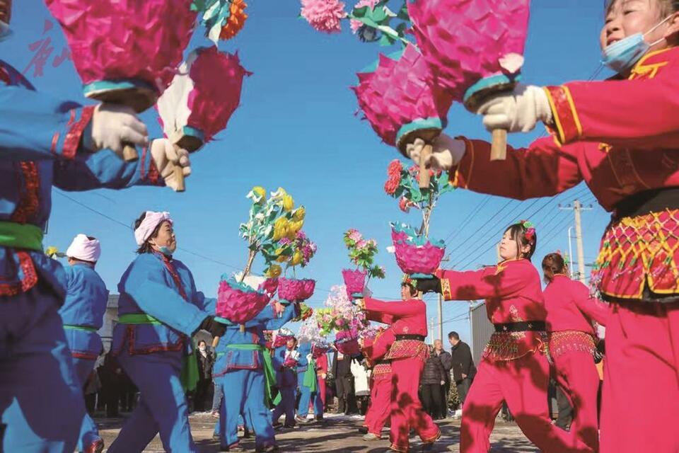 河北省级非遗项目洒河桥花灯市级代表性传承人刘玉环：让“跑花灯”传承下去