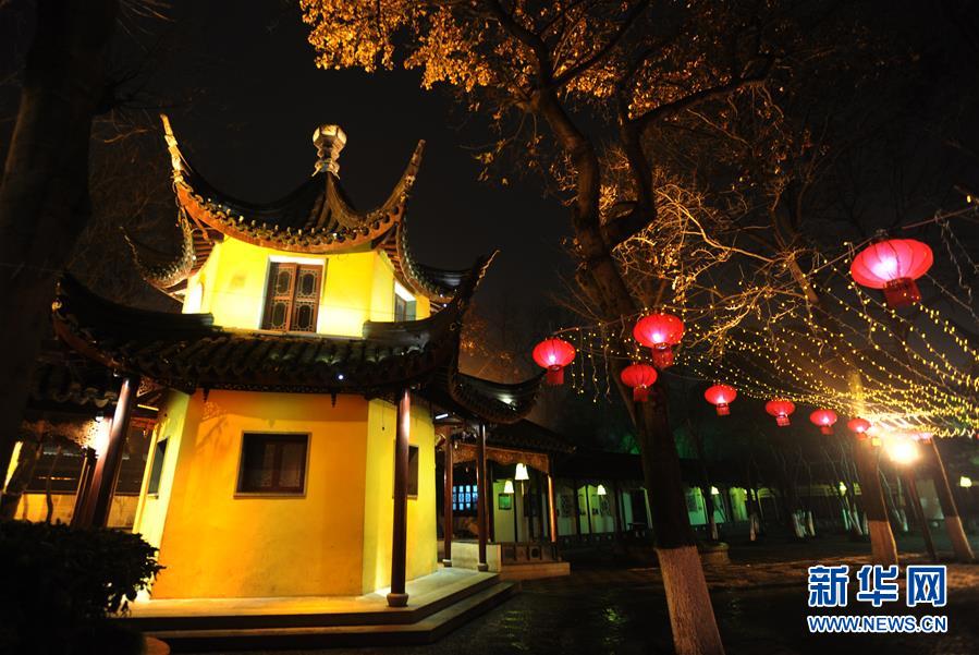 苏州寒山寺亮灯迎新年