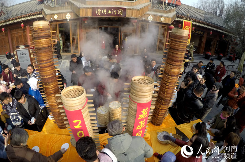 河南开封：2018笼灌汤包祝福新年“蒸蒸日上”