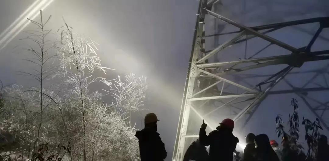 贵州出现持续性雪凝天气 各地全力抗凝保畅