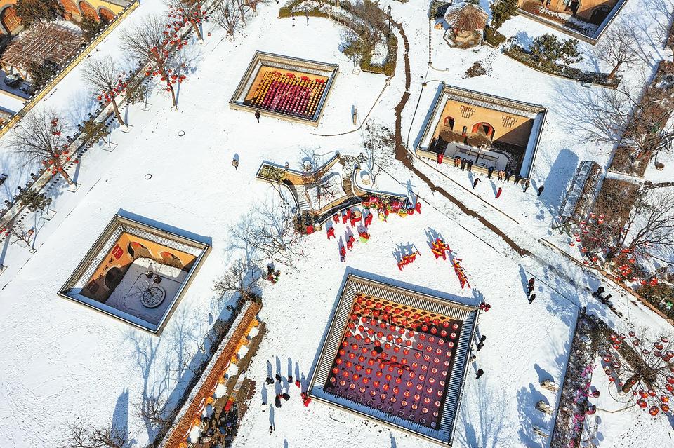 河南三门峡：雪中地坑院 美如水墨画