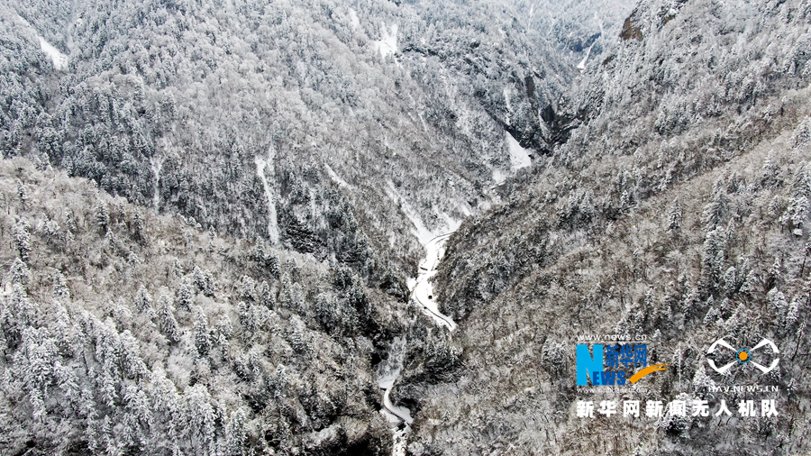 【“飞阅”中国】雪浴官鹅沟