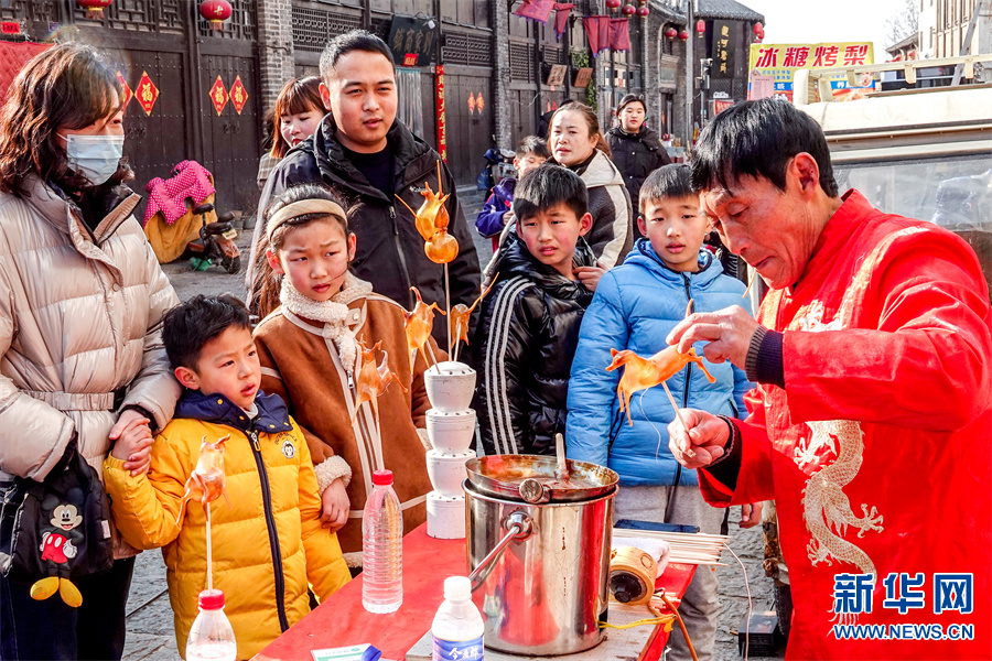 河南安阳：民间艺术“吹糖人”