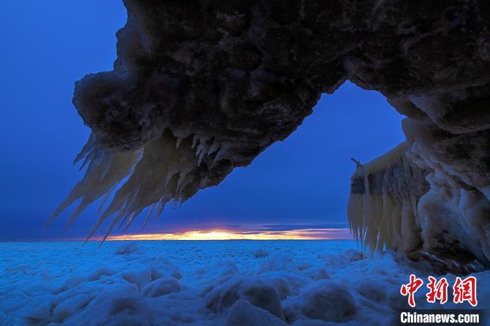 中俄界湖兴凯湖冰天雪地现美景