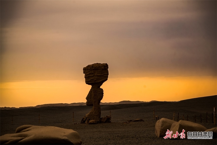 【大美甘肃】夕阳下的敦煌雅丹魔鬼城更加神秘