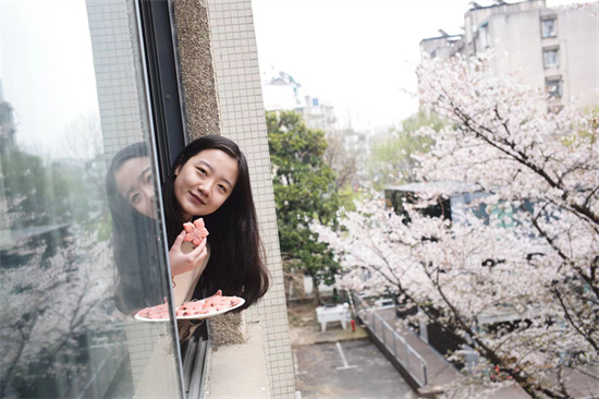 东南大学樱花盛开吸引师生打卡“满园春色”_fororder_图片 1