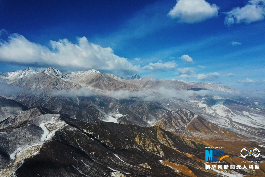 【“飞阅”中国】祁连山“浴”春雪 云雾缭绕若仙境