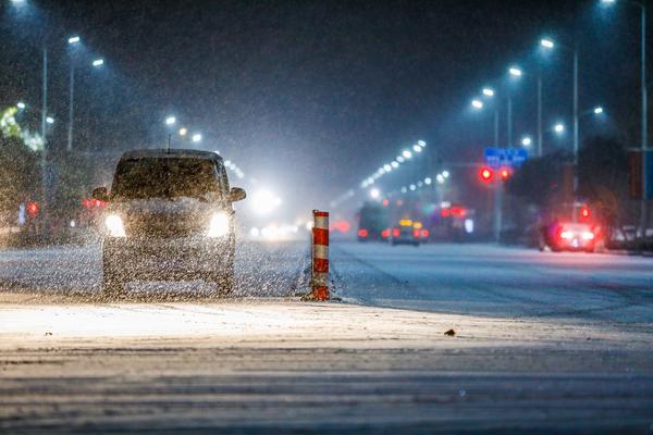 【轮播图】千呼万唤始出来 郑州降下2018年首场大雪