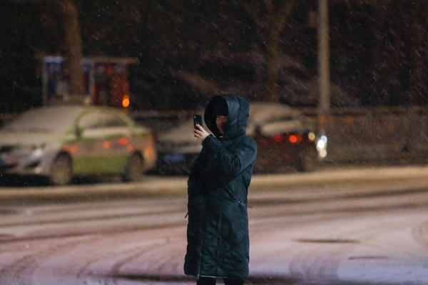 【轮播图】千呼万唤始出来 郑州降下2018年首场大雪