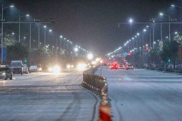 【轮播图】千呼万唤始出来 郑州降下2018年首场大雪