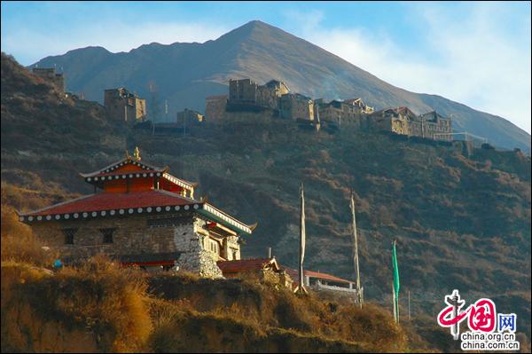 达古冰山是冰雪天堂 更是民族之花绽放的地方