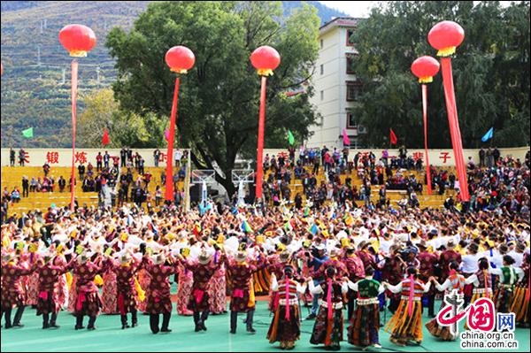 达古冰山是冰雪天堂 更是民族之花绽放的地方