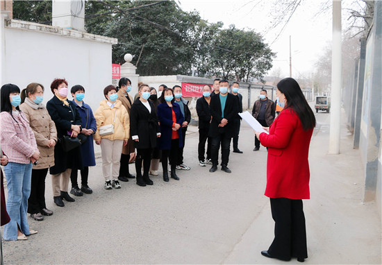 河南省灵宝市涧西区：扬巾帼正气 树清廉家风_fororder_工作人员正在讲述魏征夫人的廉洁故事 摄影 王艺娜