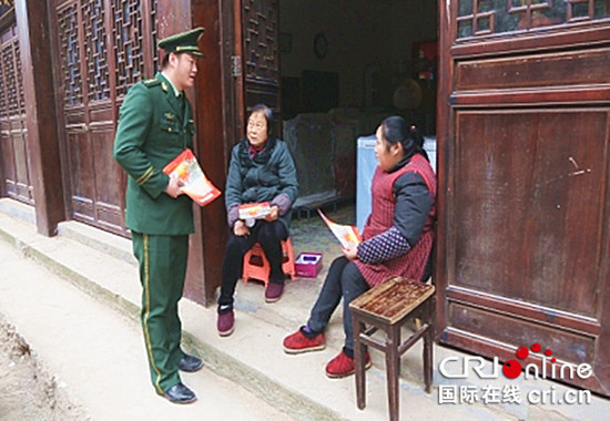 已过审【法制安全】大足消防走进宝顶老街宣传冬季防火知识