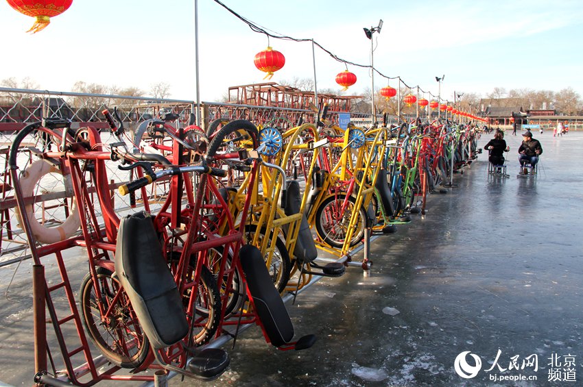 冻瓷实了！京城什刹海冰场市民体验“雪色浪漫”