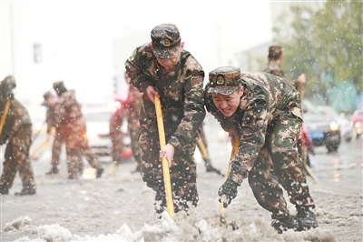 （头条下文字）江苏省多地迎来近年罕见大雪