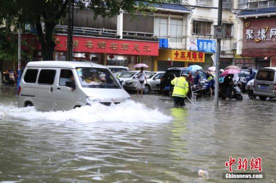 中国南方暴雨面积约达100万平方公里