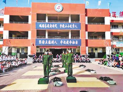 河北各地深入开展“学雷锋”活动 雷锋精神的种子遍地开花